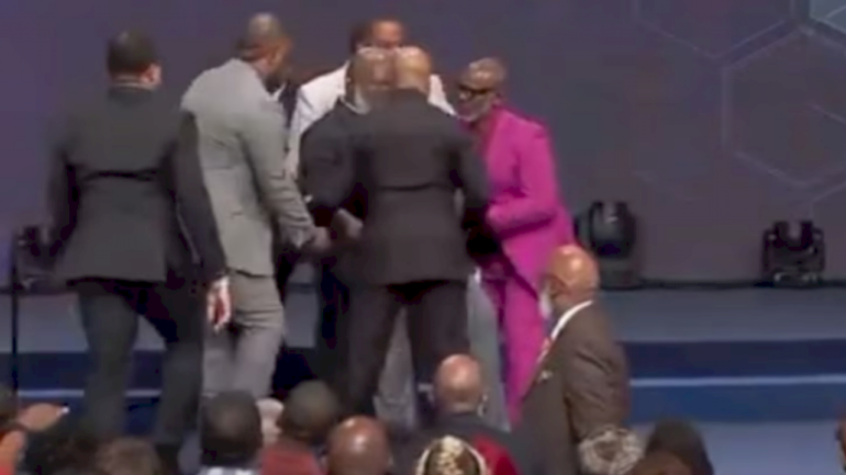 bishop-td.-jakes-stable-after-medical-emergency-during-sunday-sermon