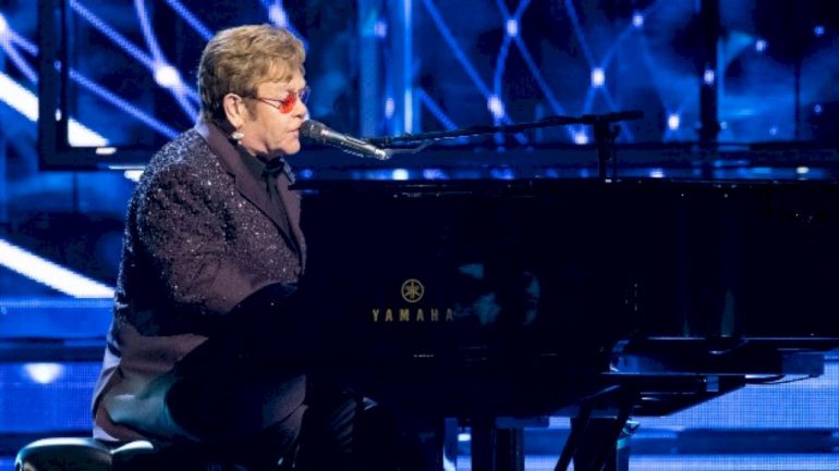 elton-john-says-losing-his-eyesight-has-delayed-his-new-album