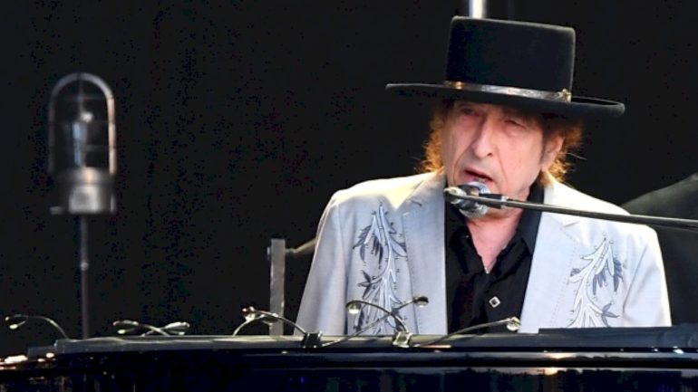 nick-cave-responds-to-bob-dylan’s-‘joy’-tweet