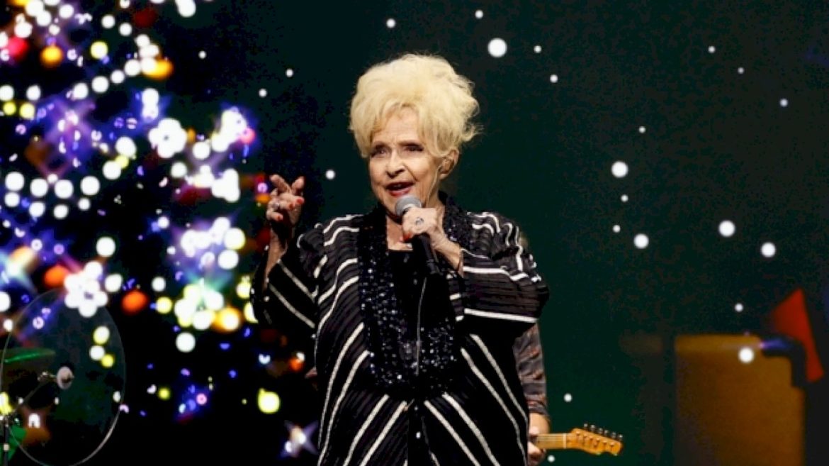 brenda-lee’s-all-smiles-shopping-for-her-christmas-vinyl-at-target