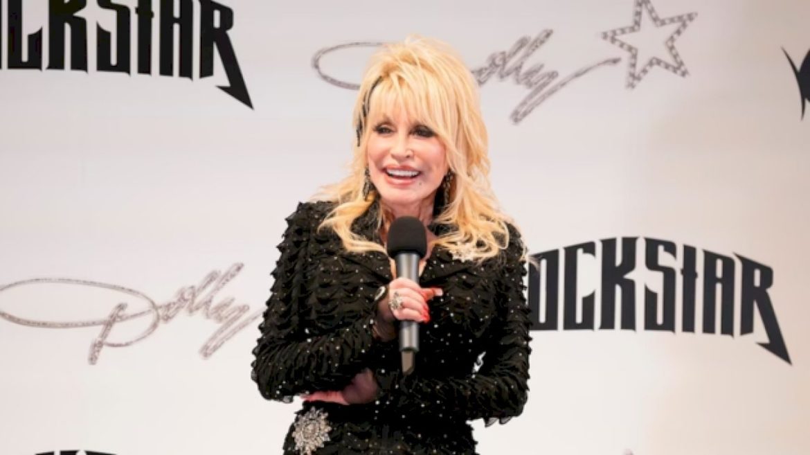 dolly-parton-shares-a-request-husband-carl-dean-made-early-in-marriage