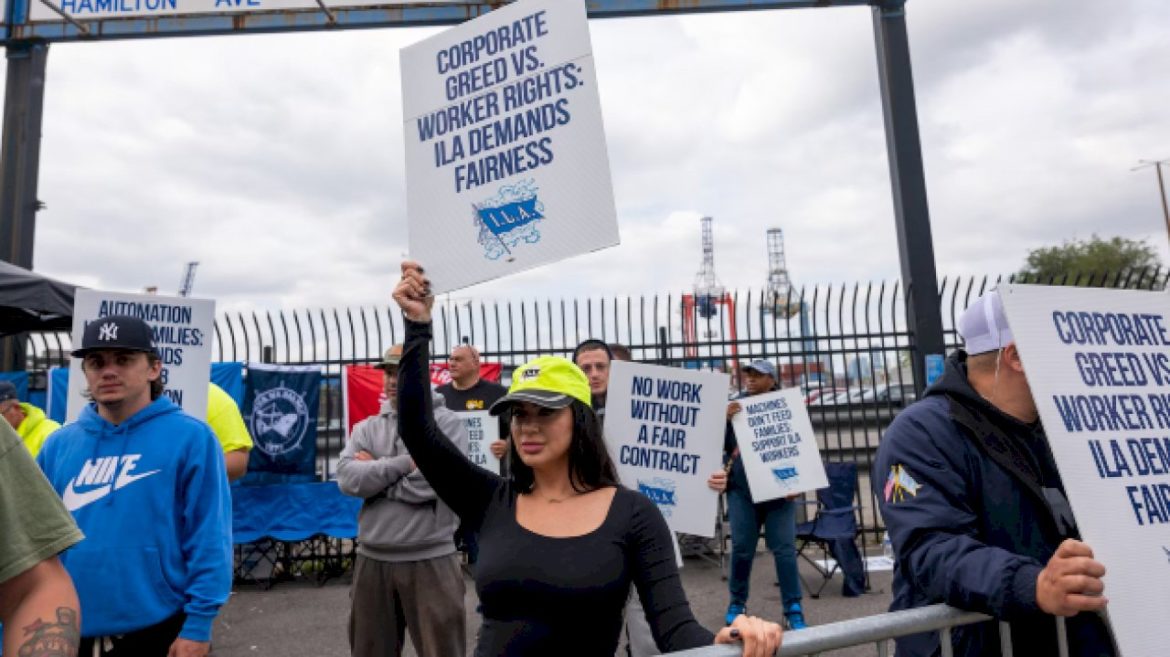 trump-backs-dockworkers-in-fight-against-automation.-the-move-risks-higher-prices,-experts-say