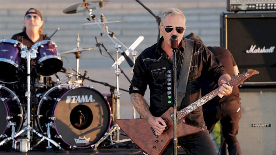 metallica-offers-covers,-live-debuts-and-rarities-at-their-2024-helping-hands-benefit