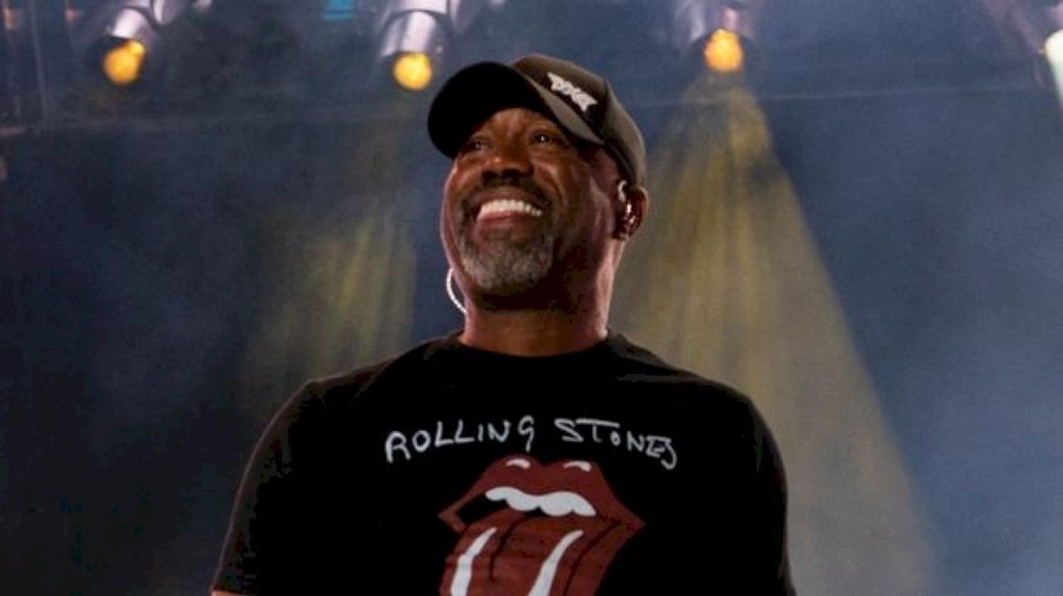 darius-rucker-has-a-movie-he-watches-‘four-times-every-christmas’