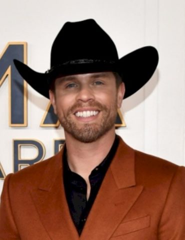 dustin-lynch’s-new-york-bound-for-new-year’s-eve