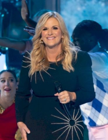 catch-trisha-yearwood-on-cbs’-‘national-christmas-tree-lighting-ceremony’