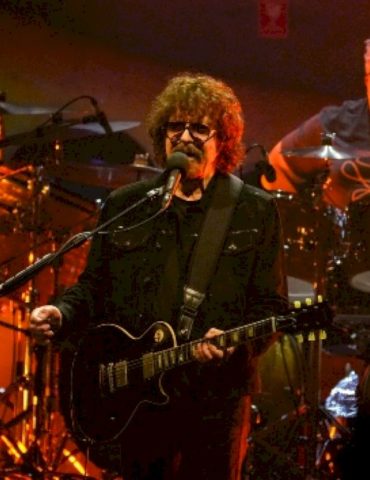 jeff-lynne-talks-‘emotional’-final-elo-show,-and-what’s-next-for-him