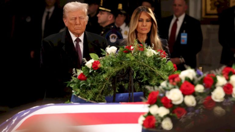 trump-pays-his-respects-to-jimmy-carter-at-the-capitol