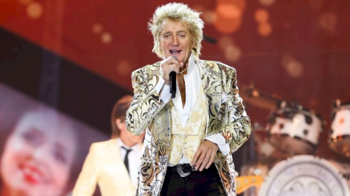 da-ya-still-think-he’s-sexy?-rod-stewart-turns-80