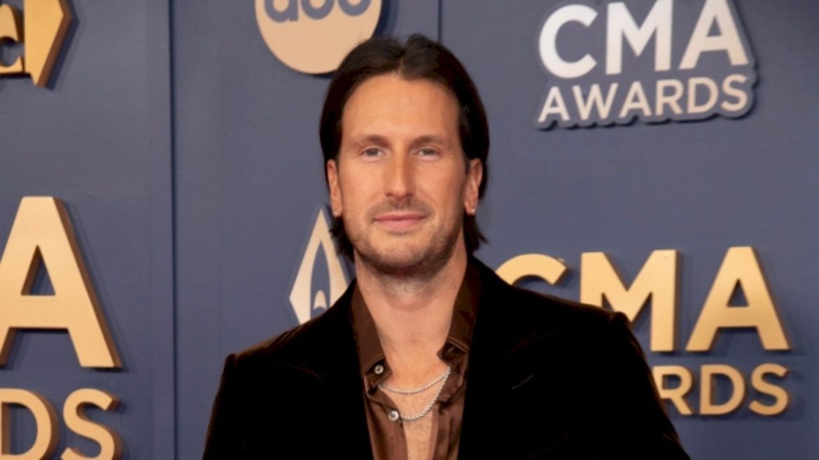 russell-dickerson-gloves-up-for-more-russellmania-shows