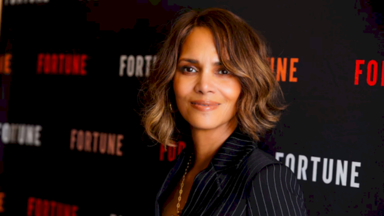 halle-berry-donates-‘entire-closet’-to-la-wildfire-victims