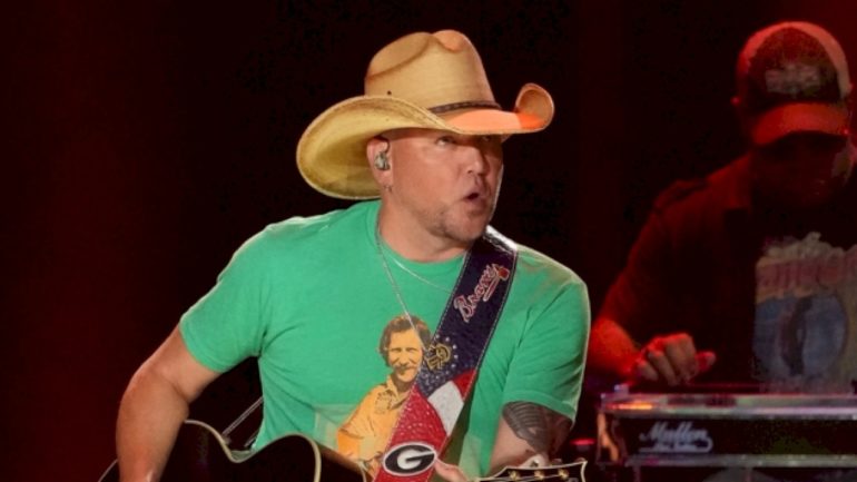 jason-aldean,-parker-mccollum-and-more-booked-for-trump’s-inauguration