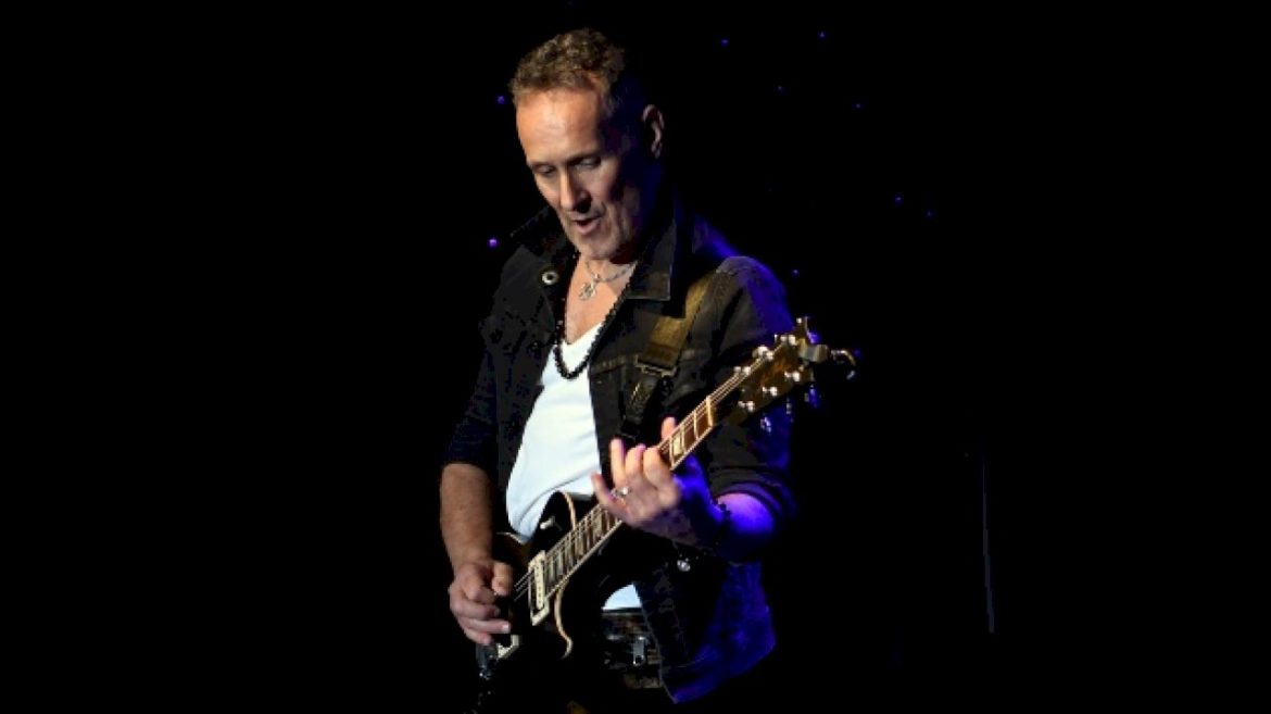 vivian-campbell-misses-def-leppard-show-in-mexico-due-to-cancer-treatments