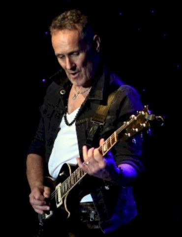 vivian-campbell-misses-def-leppard-show-in-mexico-due-to-cancer-treatments