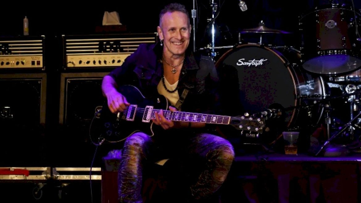 def-leppard’s-vivian-campbell-had-a-bone-marrow-transplant-for-his-cancer-treatment