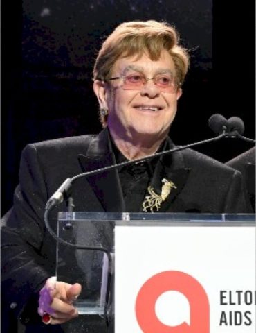 elton-john-donating-proceeds-from-his-academy-awards-viewing-party-to-la-wildfire-relief