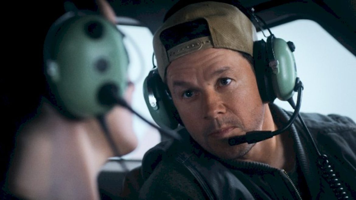 ‘flight-risk’-soars-to-the-top-of-the-box-office