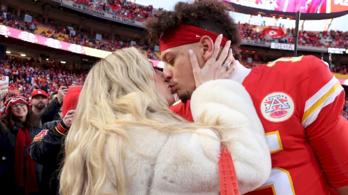 patrick-and-brittany-mahomes-celebrate-kansas-city-chiefs-advancing-to-super-bowl-lix