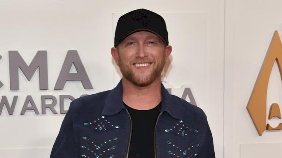 cole-swindell-calls-luke-bryan-his-‘biggest-influence’