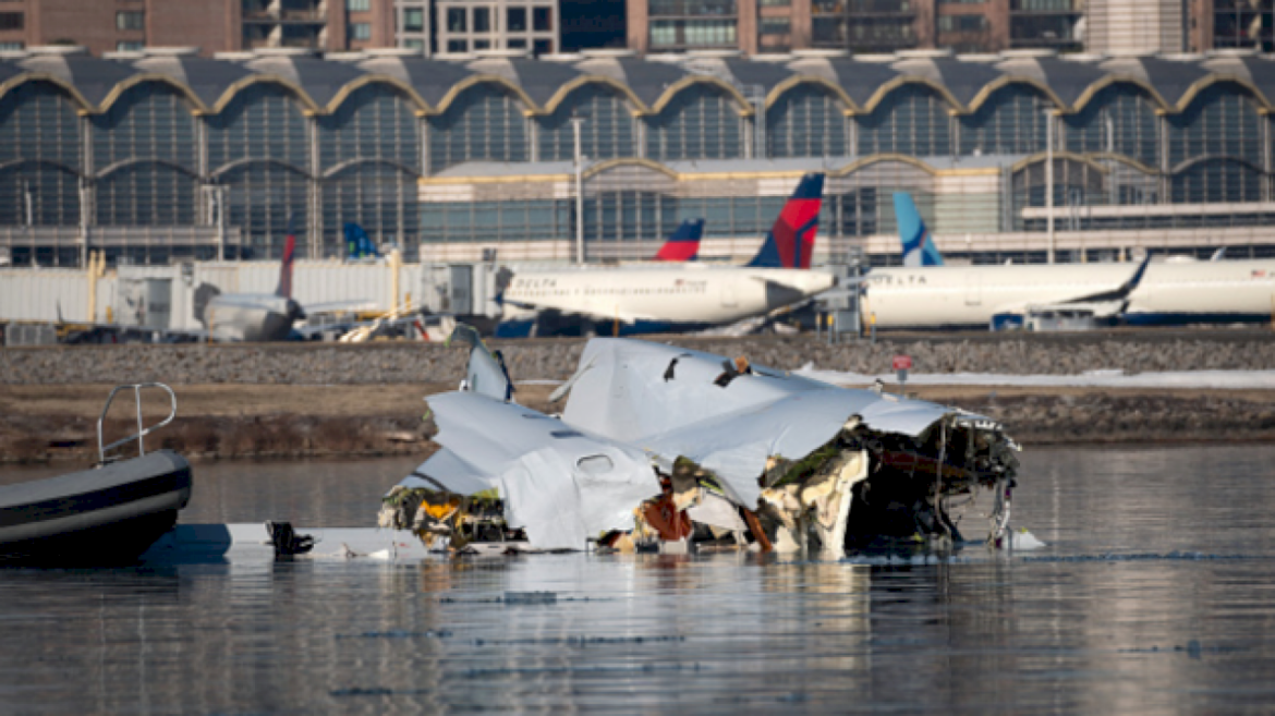 dc-plane-crash-live-updates:-salvage-operations-begin-today