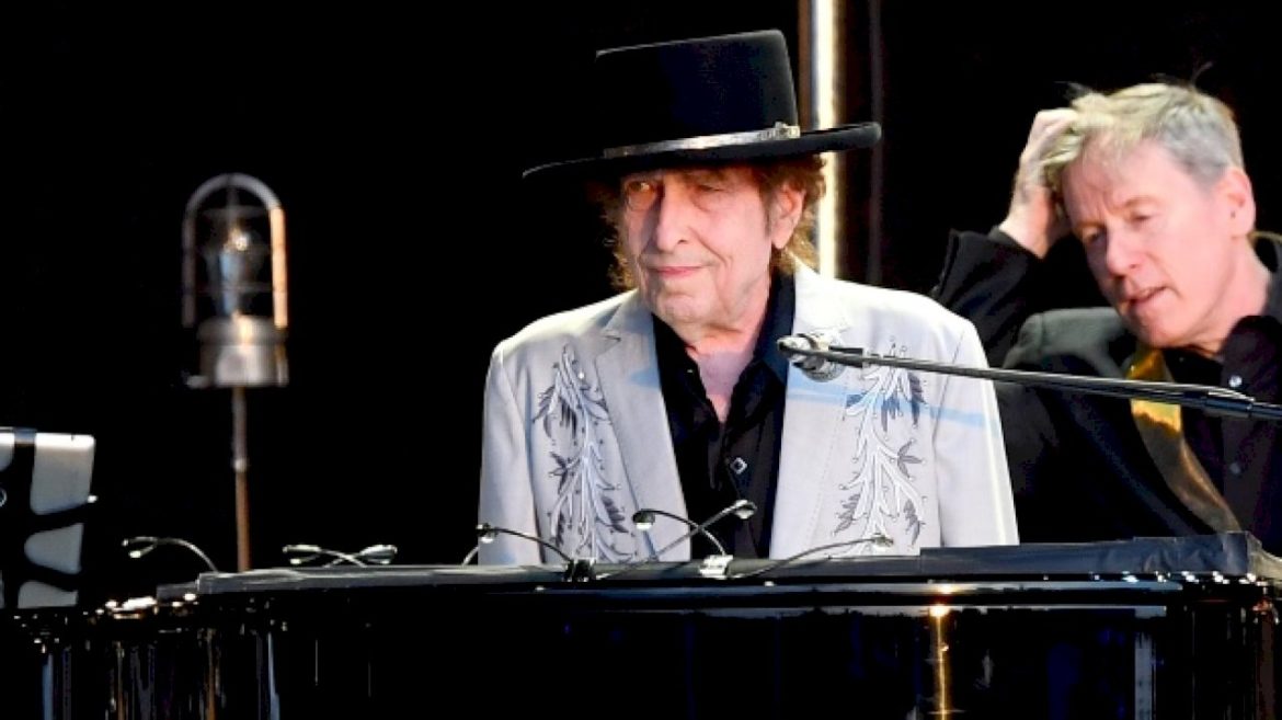 bob-dylan-expands-rough-and-rowdy-ways-2025-tour