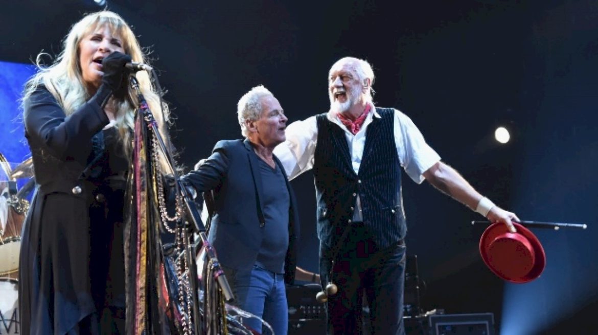 mick-fleetwood-would-like-to-see-stevie-nicks-and-lindsey-buckingham-‘pal-up-a-bit-more’