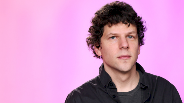 jesse-eisenberg-does-not-want-to-be-associated-with-mark-zuckerberg