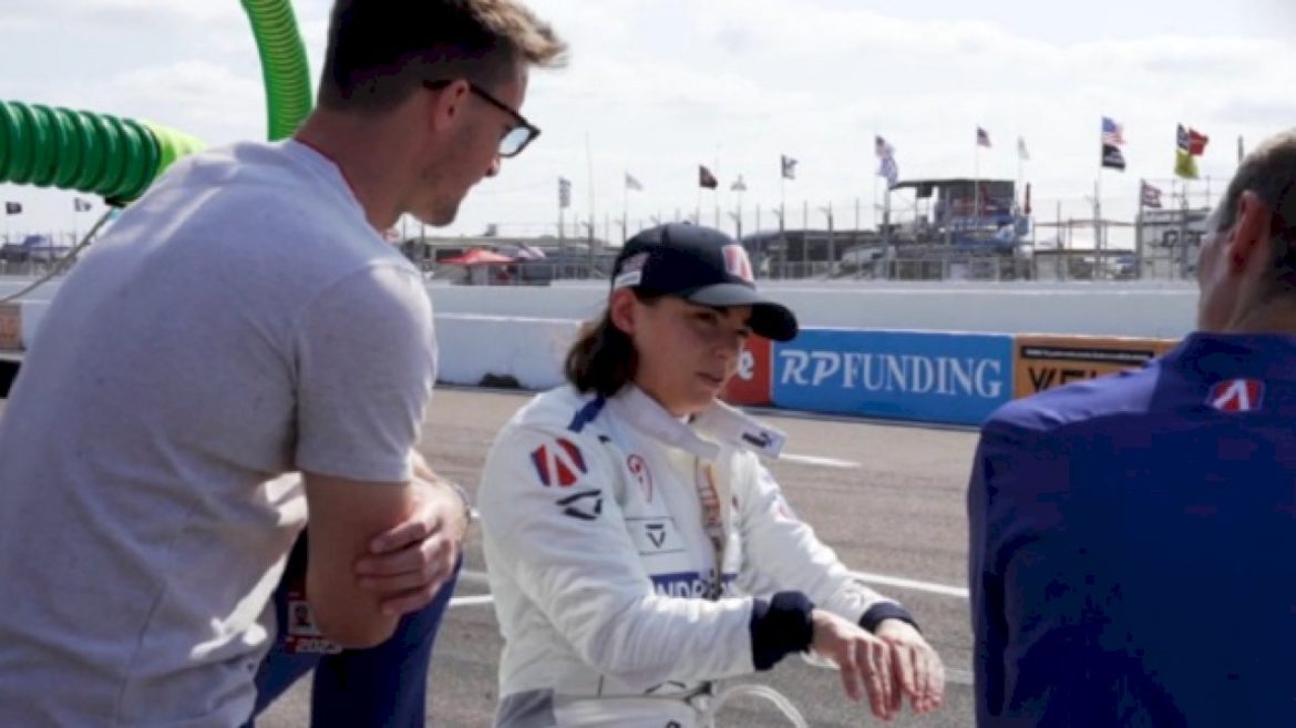 racing-driver-jamie-chadwick-says-the-sport-‘is-secretly-trying-to-find-the-next-female-superstar’