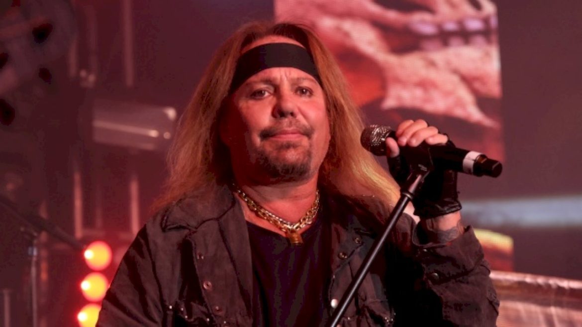 plane-owned-by-motley-crue’s-vince-neil-slams-into-another-plane-at-scottsdale-airport