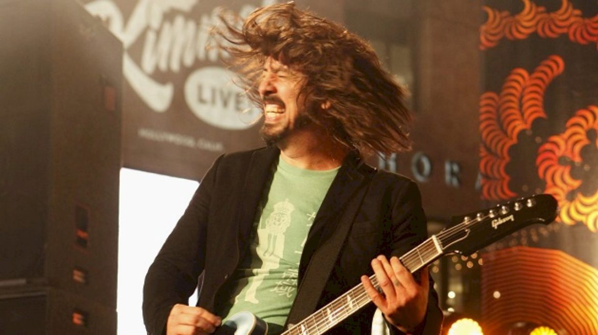 dave-grohl-signed-guitar-&-crown-royal-cape-up-for-auction-to-benefit-la-fire-relief