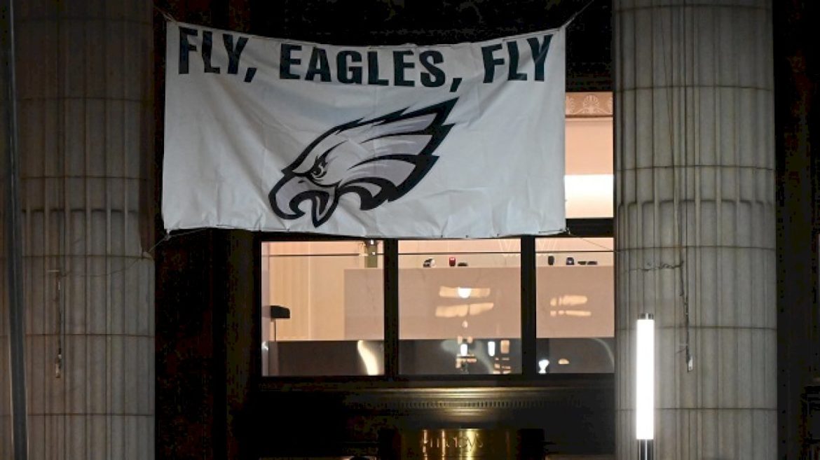 eagles-parade:-philadelphia-fans-prepare-for-big-super-bowl-celebration