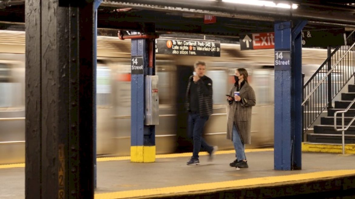 woman-gives-birth-to-baby-girl-on-nyc-subway-train