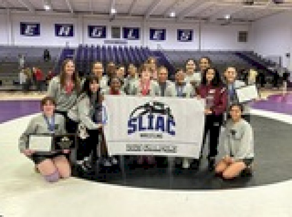 women’s-wrestling-defends-their-silac-title