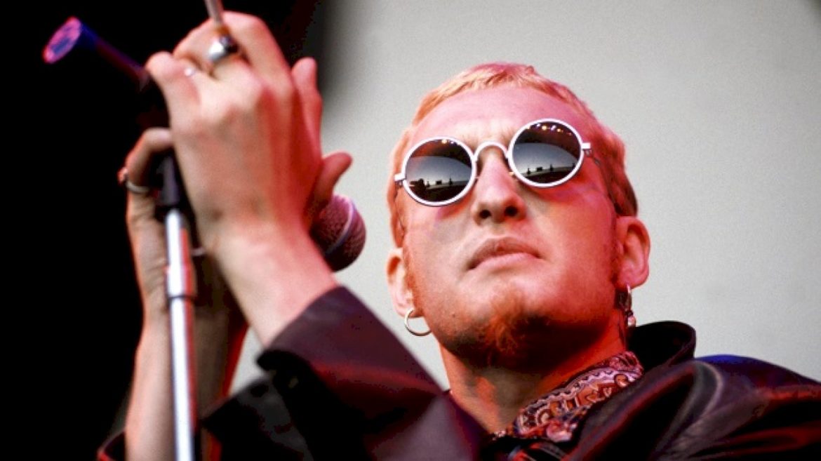 layne-staley’s-journals-to-be-released-as-new-book;-alice-in-chains-add-headlining-dates