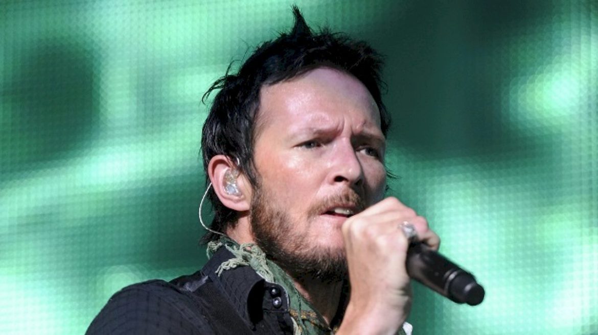 scott-weiland’s-son-noah-shares-cover-of-stp’s-‘sex-type-thing’