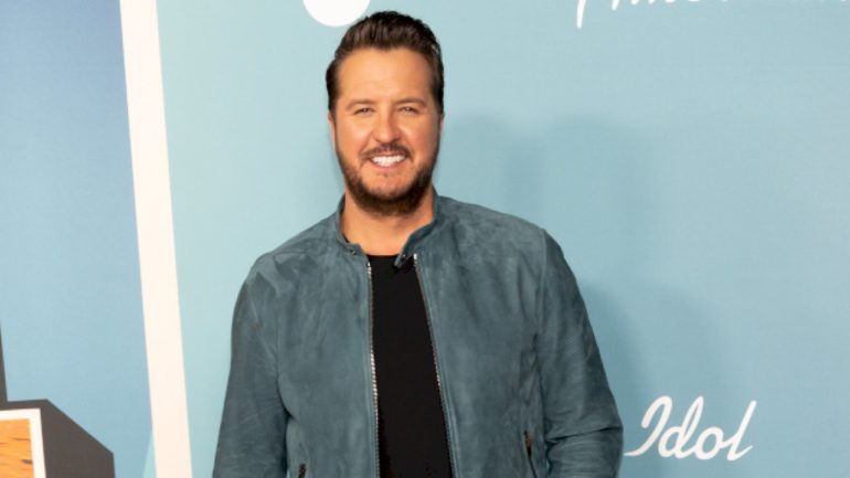 luke-bryan-says-carrie-underwood’s-showing-her-‘sweet,-kind-soul’-as-an-‘idol’-judge