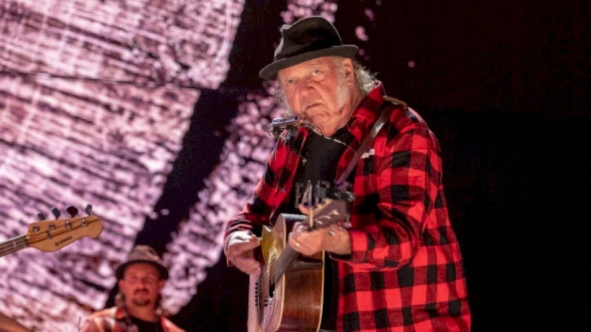 neil-young-to-headline-bst-hyde-park-in-london