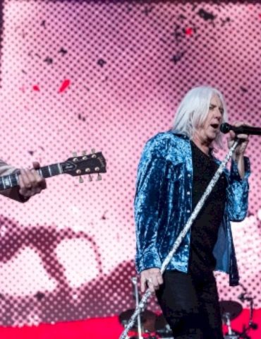 def-leppard-adds-michigan-show-to-2025-tour