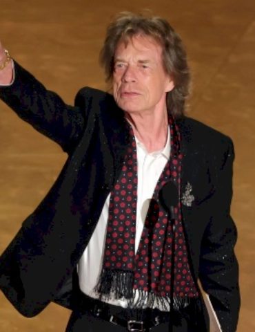 oscars-2025:-mick-jagger-presents-at-the-oscars