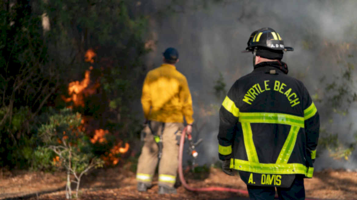 evacuations-ordered-as-175-wildfires-erupt-across-south-and-north-carolina