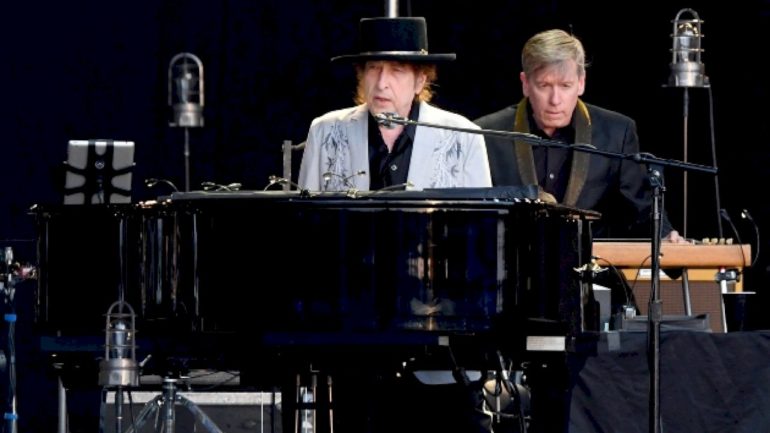 report:-bob-dylan-really-was-invited-to-the-oscars