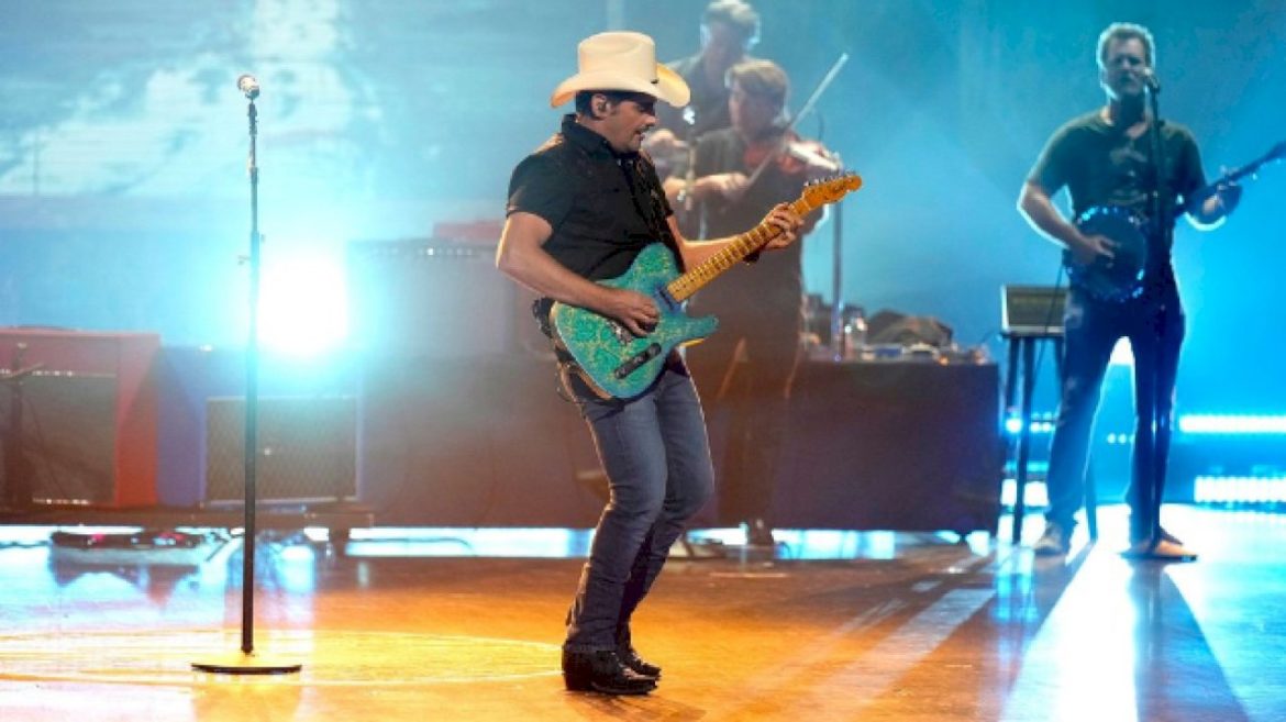 brad-paisley’s-‘truck-still-works’-and-he’s-taking-it-on-tour