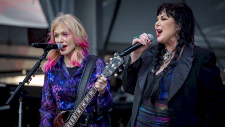 heart’s-ann-wilson-explains-why-she’s-been-performing-in-a-wheelchair