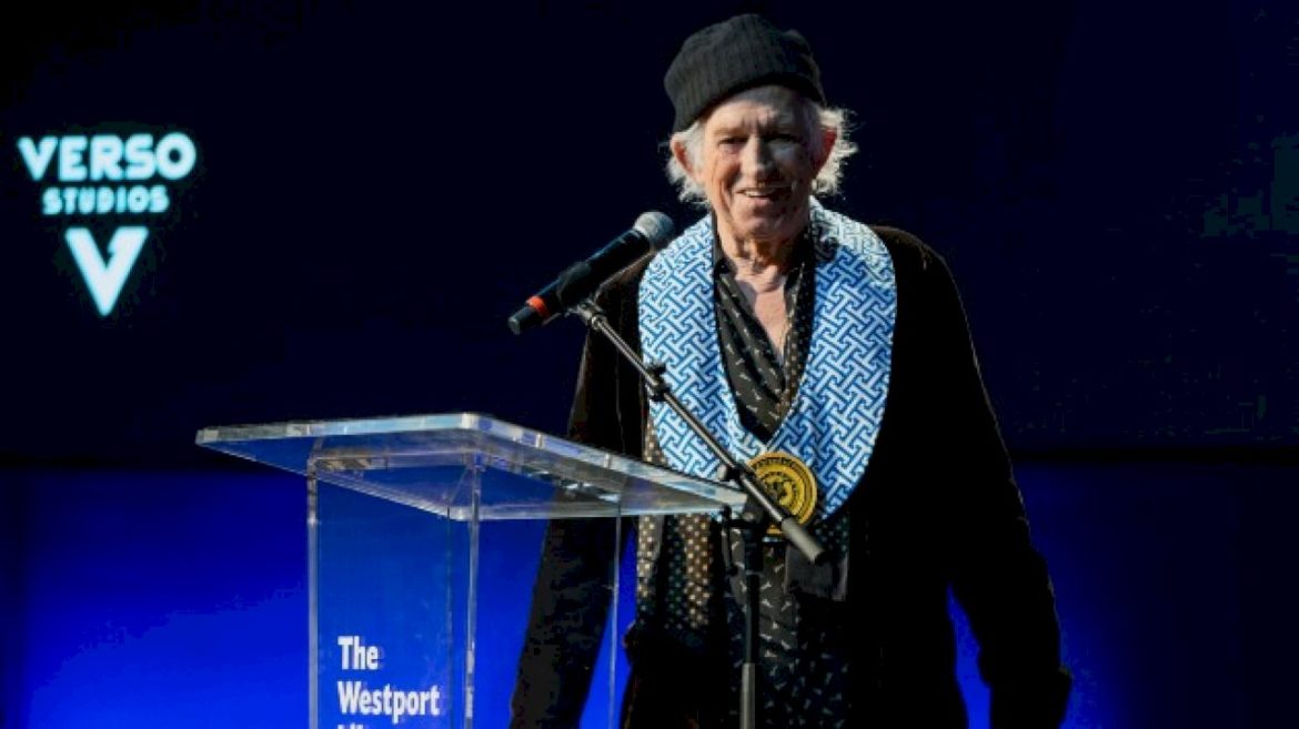 the-rolling-stones’-keith-richards-honored-with-the-connecticut-governor’s-award-of-excellence