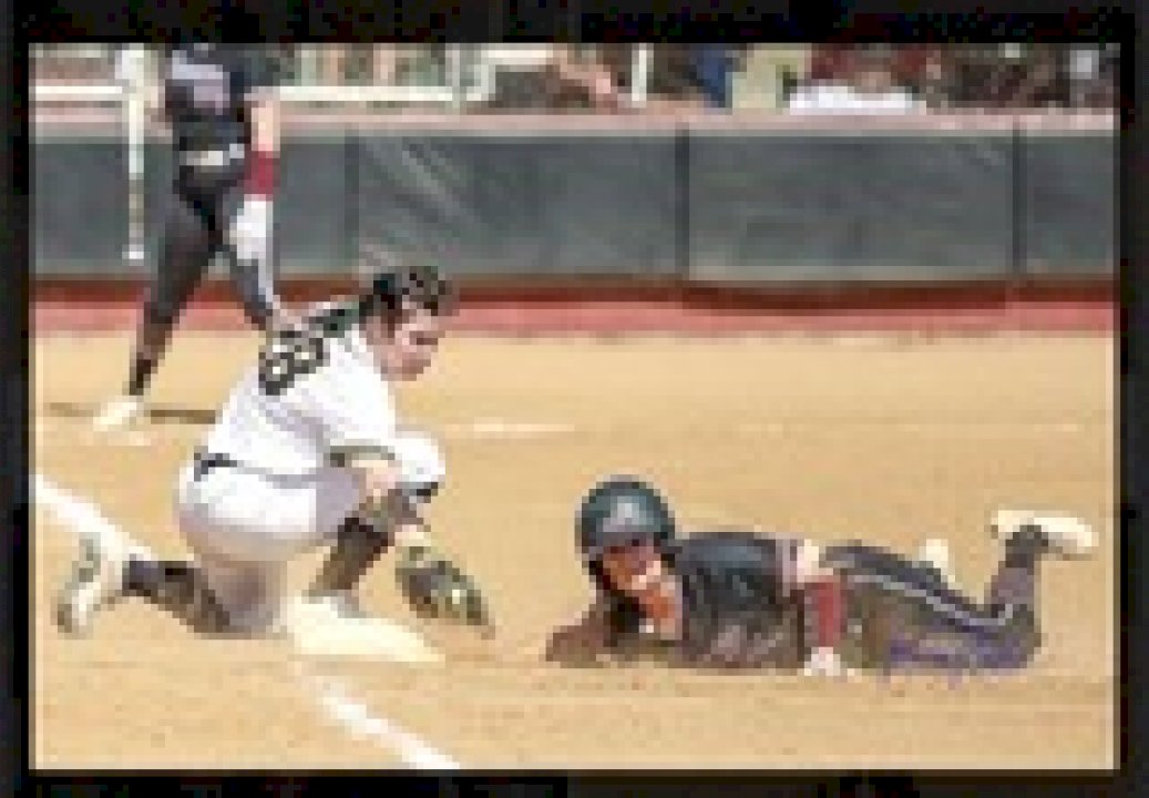 softball-sweeps-austin-college