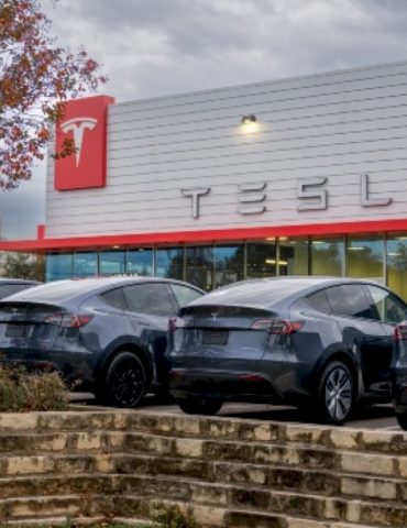 fbi-investigating-after-multiple-incendiary-devices-found-at-tesla-dealership-in-texas