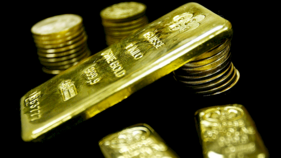 ‘trump-coins’-lauds-trump-for-soaring-gold-prices.-experts-point-to-economic-uncertainty