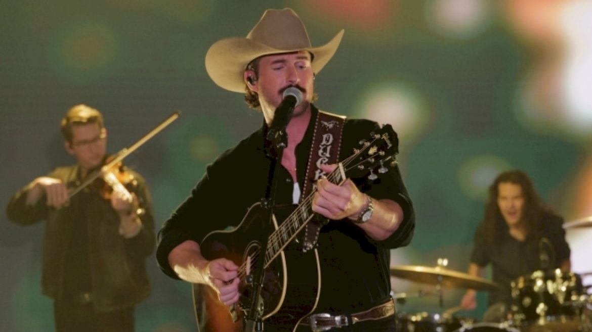 riley-green-fans-can’t-get-enough-of-damn-country-music-on-tour