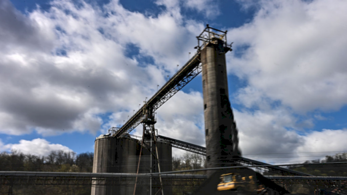 ‘i-want-to-live’:-coal-miners-speak-out-as-trump-strips-away-health-protections
