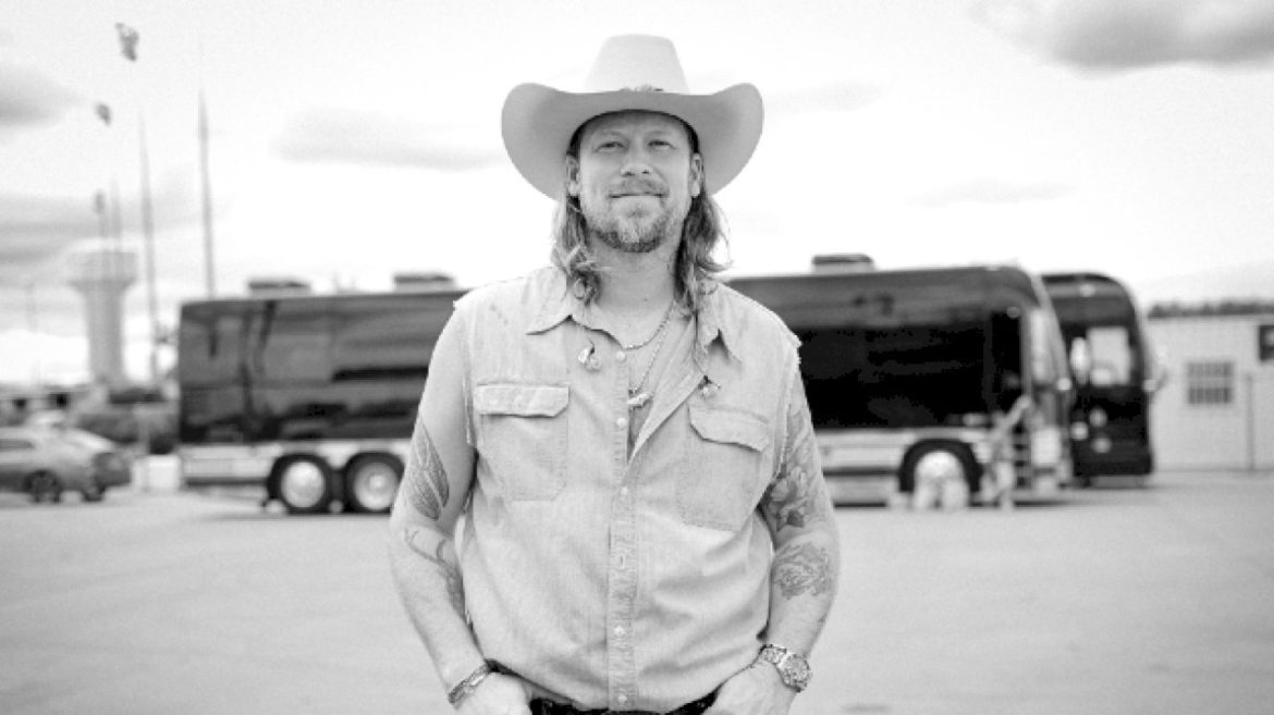brian-kelley-spreads-his-sunshine-state-of-mind-on-tour